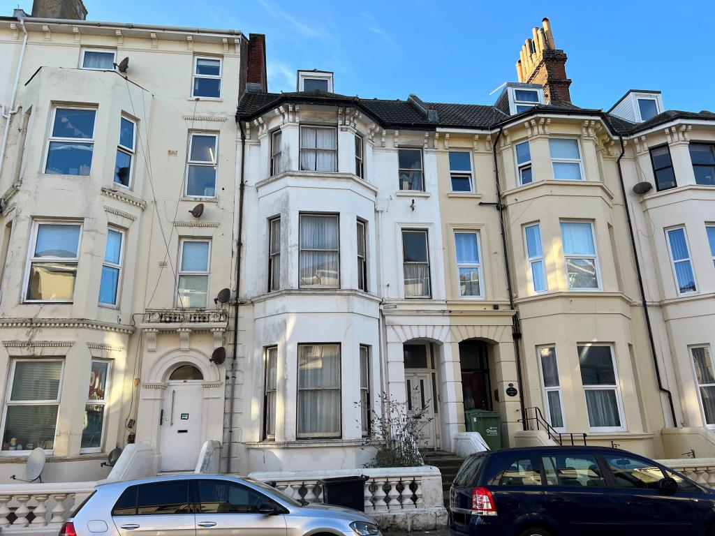 Lot: 126 - FIVE STOREY FREEHOLD BUILDING WITH POTENTIAL - Mid-terrace five storey property